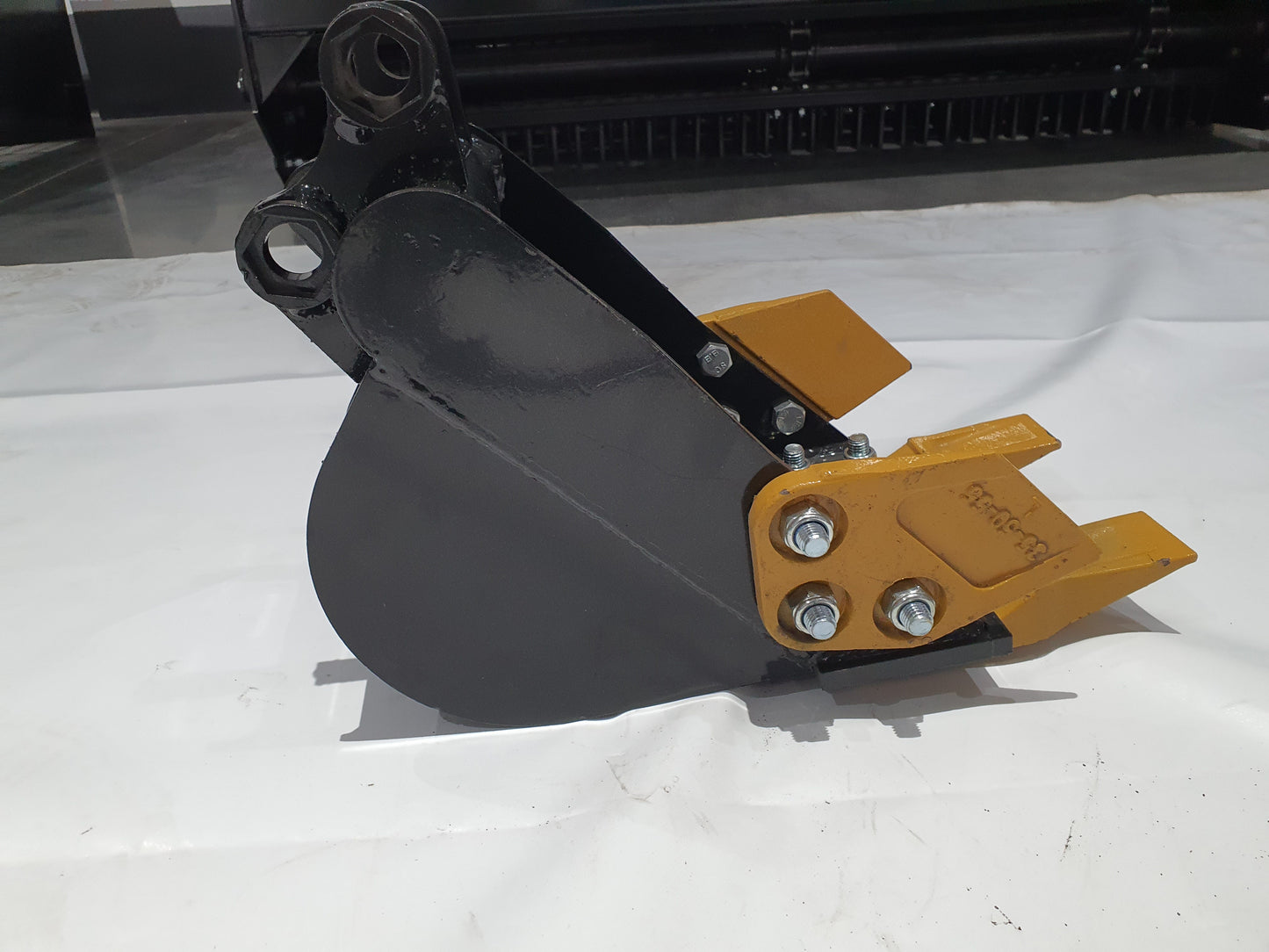 12" Bucket with teeth | AGT-12EX-WD12
