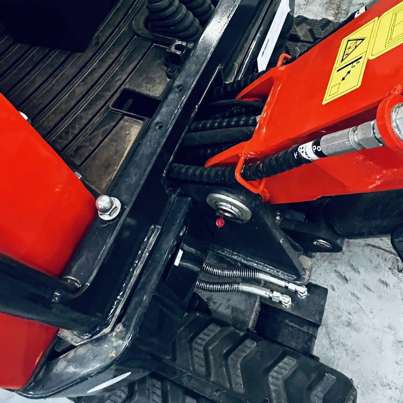 AGT-KU18E 1.8-Ton 13.5 HP Mini Excavator with Kubota Engine