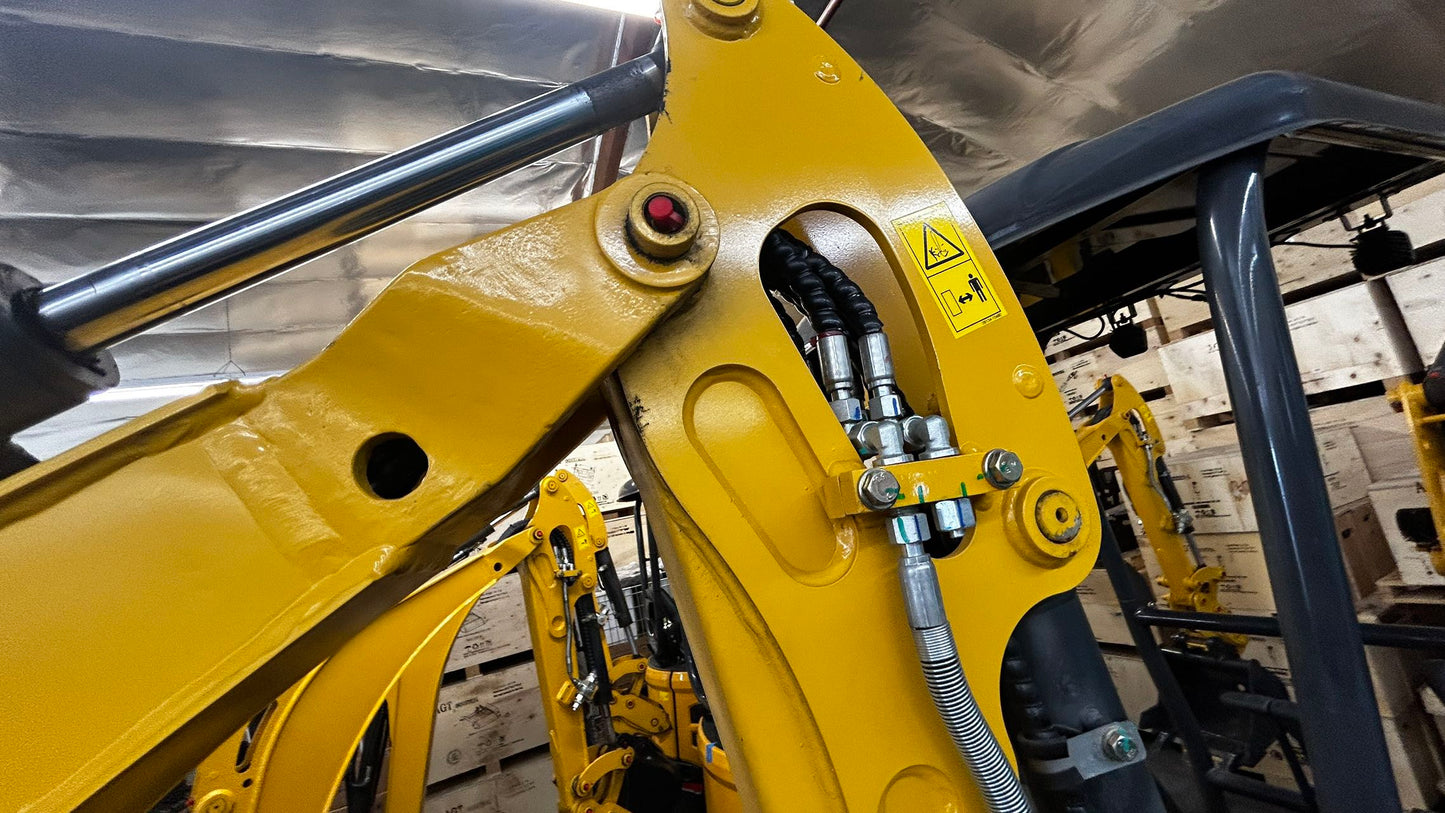 AGT-SE17SR 1.8-Ton 13.5 HP Mini Excavator with Kubota Diesel Engine | AGT Shantui