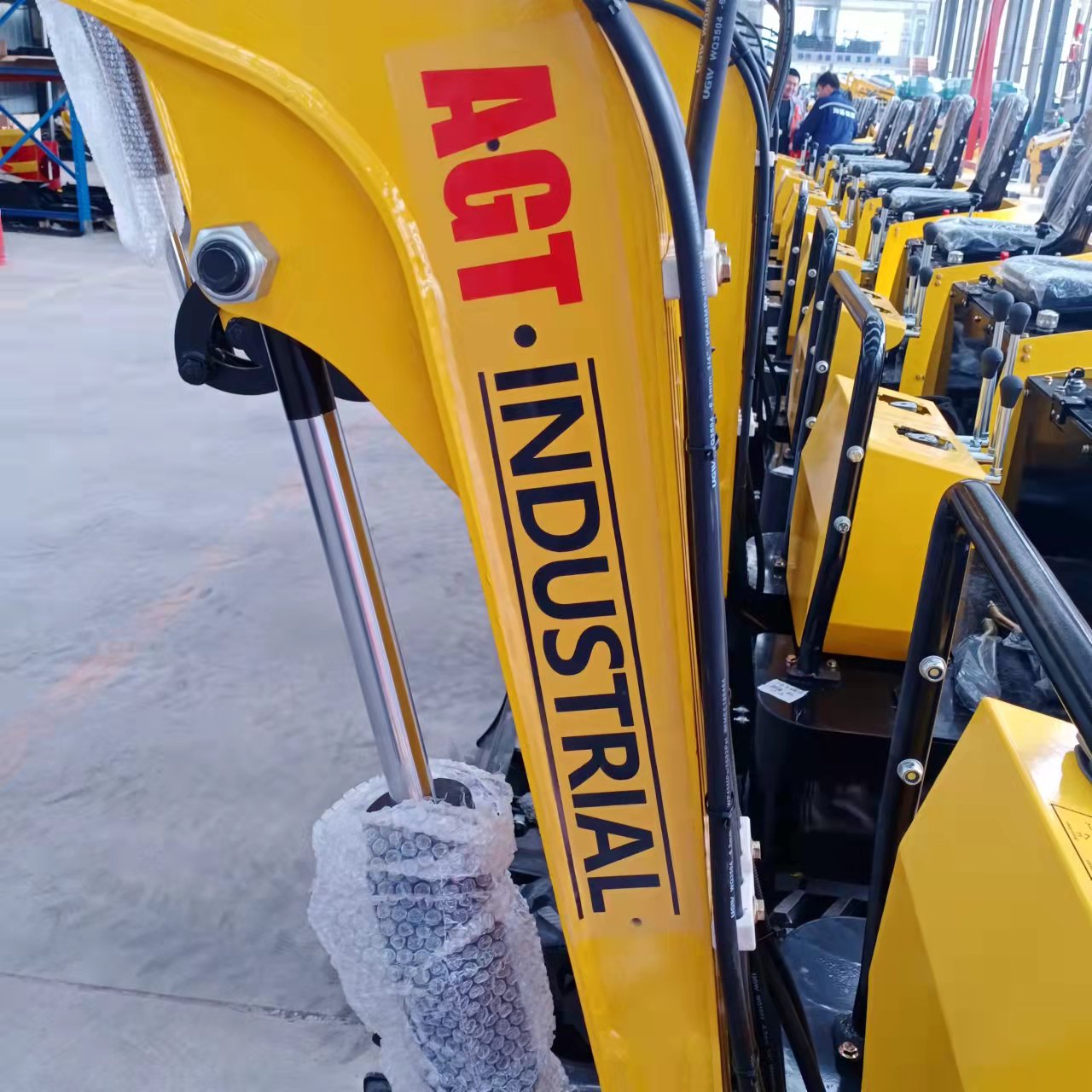 AGT-H12 1-Ton 13.5 HP Mini Excavator with B&S Engine