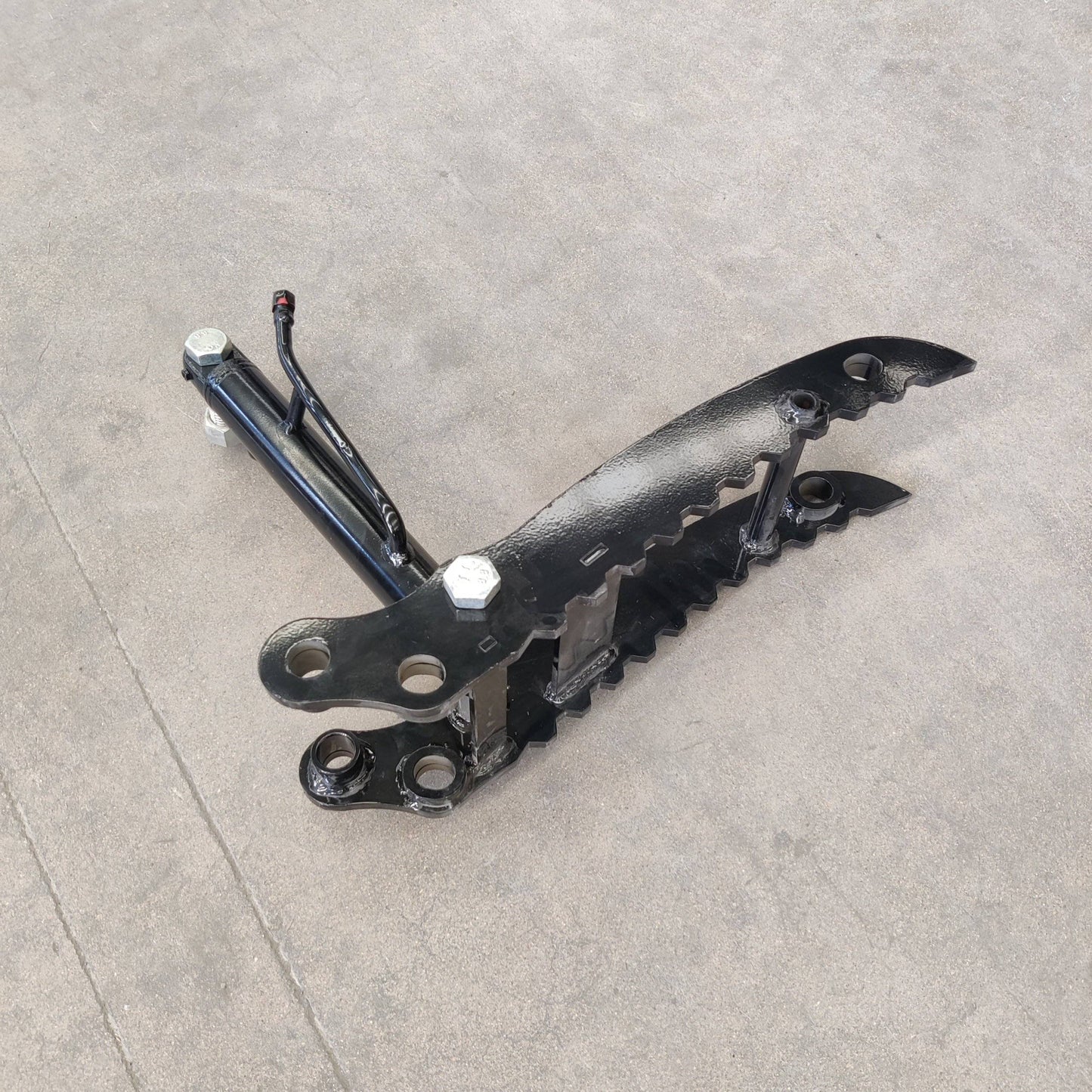 Budget Style Hydraulic Thumb Clip Attachment for Mini Excavators Digger Track Crawler
