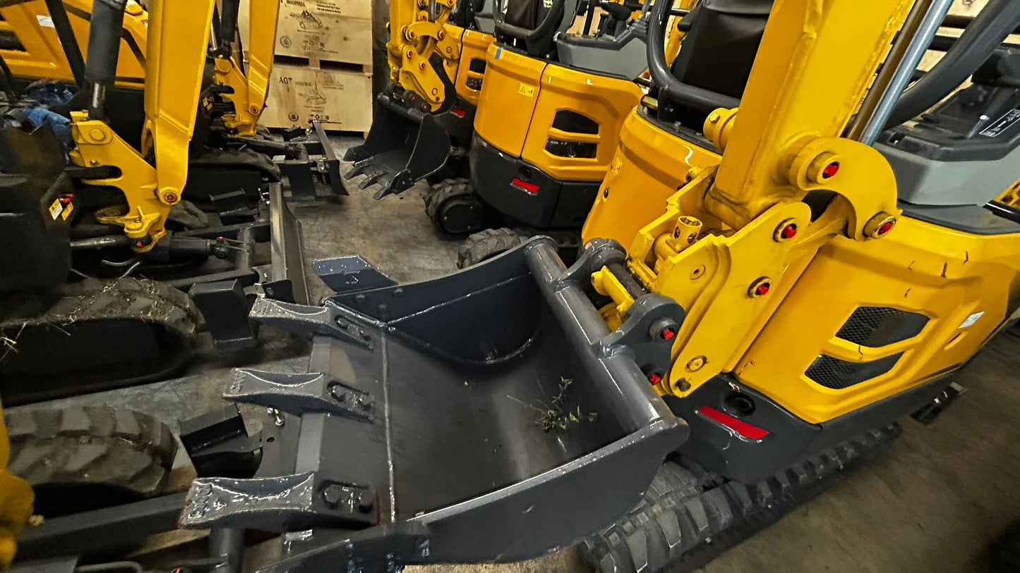 AGT-SE17SR 1.8-Ton 13.5 HP Mini Excavator with Kubota Diesel Engine | AGT Shantui