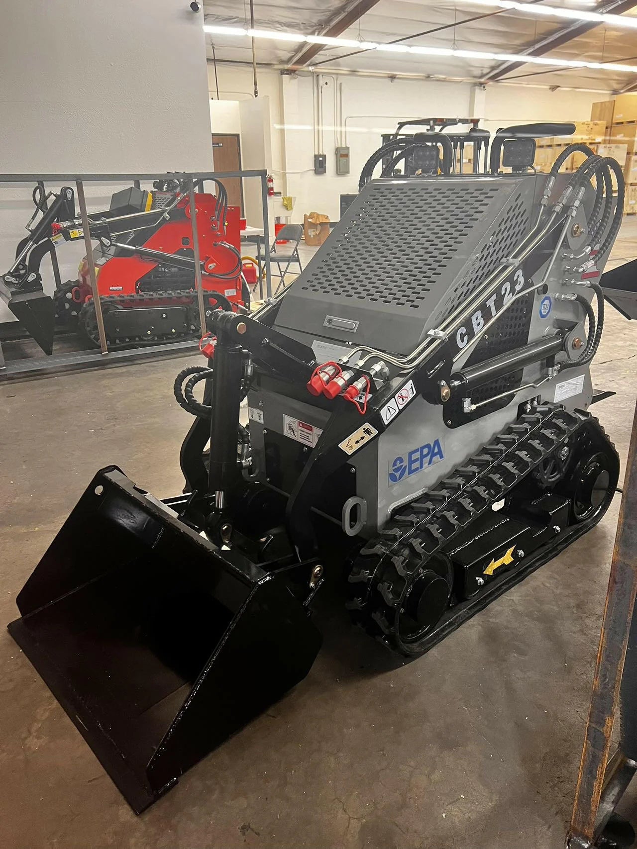 AGT-CFG-CBT23 950KG 23 HP Stand-On Mini SKid Steer With B&S Engine