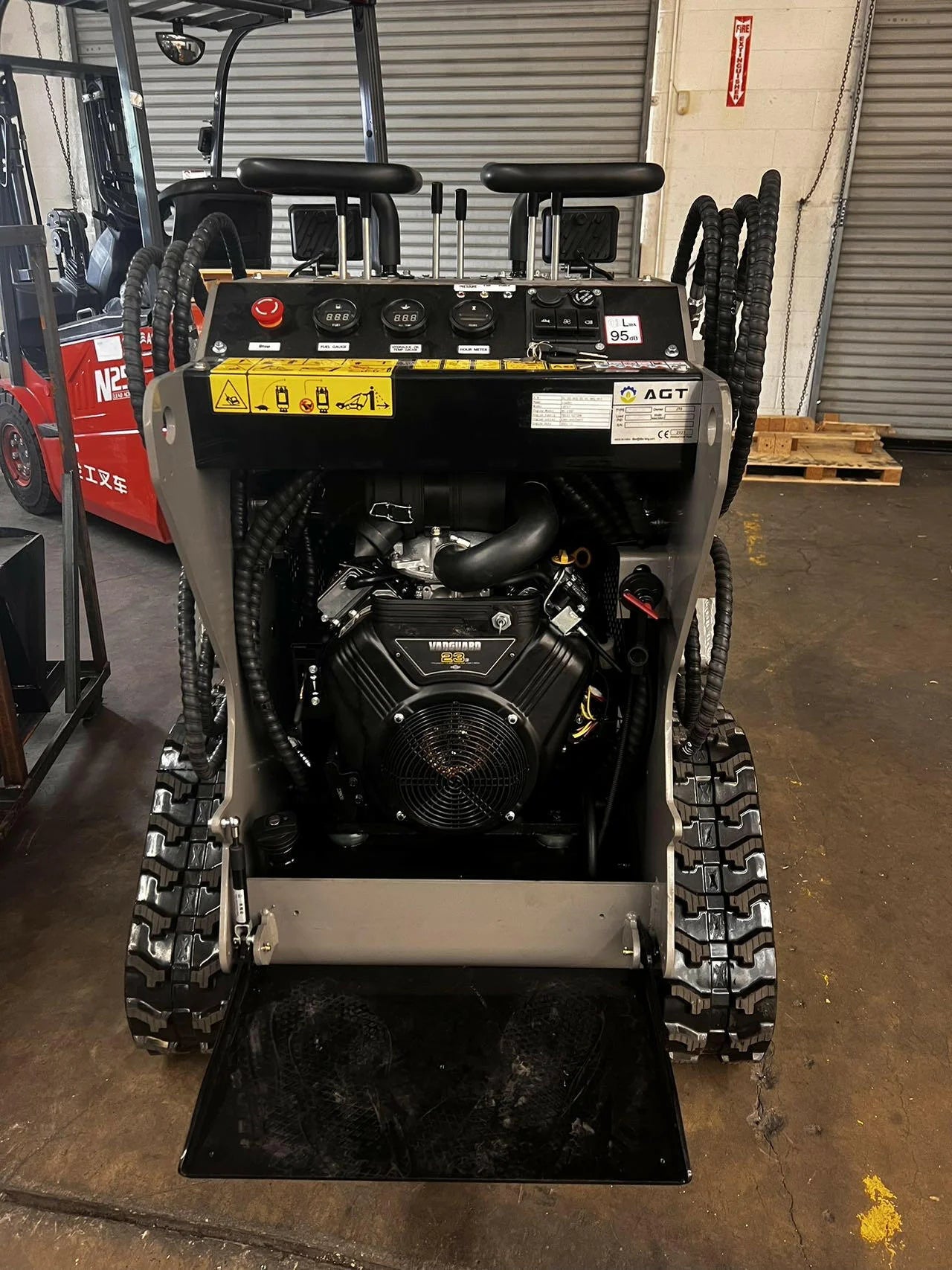 AGT-CFG-CBT23 950KG 23 HP Stand-On Mini SKid Steer With B&S Engine