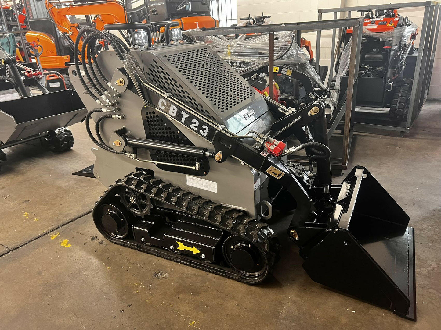 AGT-CFG-CBT23 950KG 23 HP Stand-On Mini SKid Steer With B&S Engine