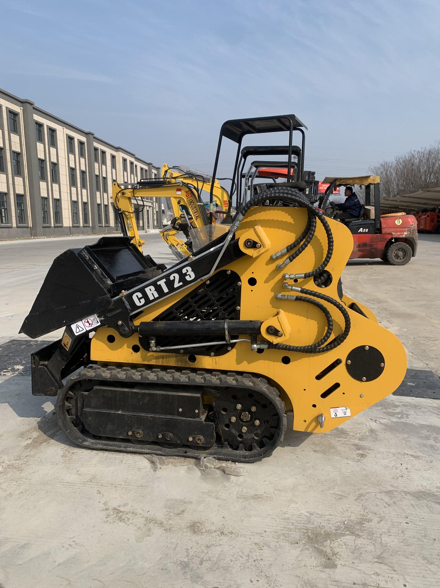AGT-CFG-CRT23 950 KG 23 HP Stand-On Mini SKid Steer With Rato Engine