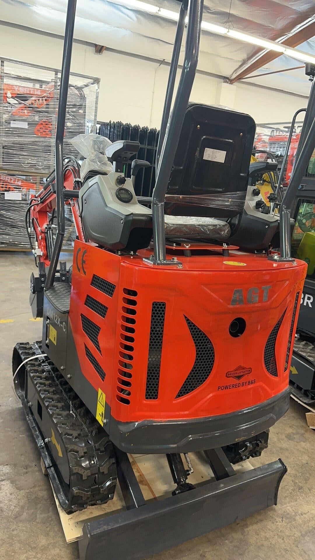 AGT-DM12X-C 1-Ton 13.5 HP Gasoline Mini Excavator with Hydraulic Thumb, and Pilot System, B&S Engine