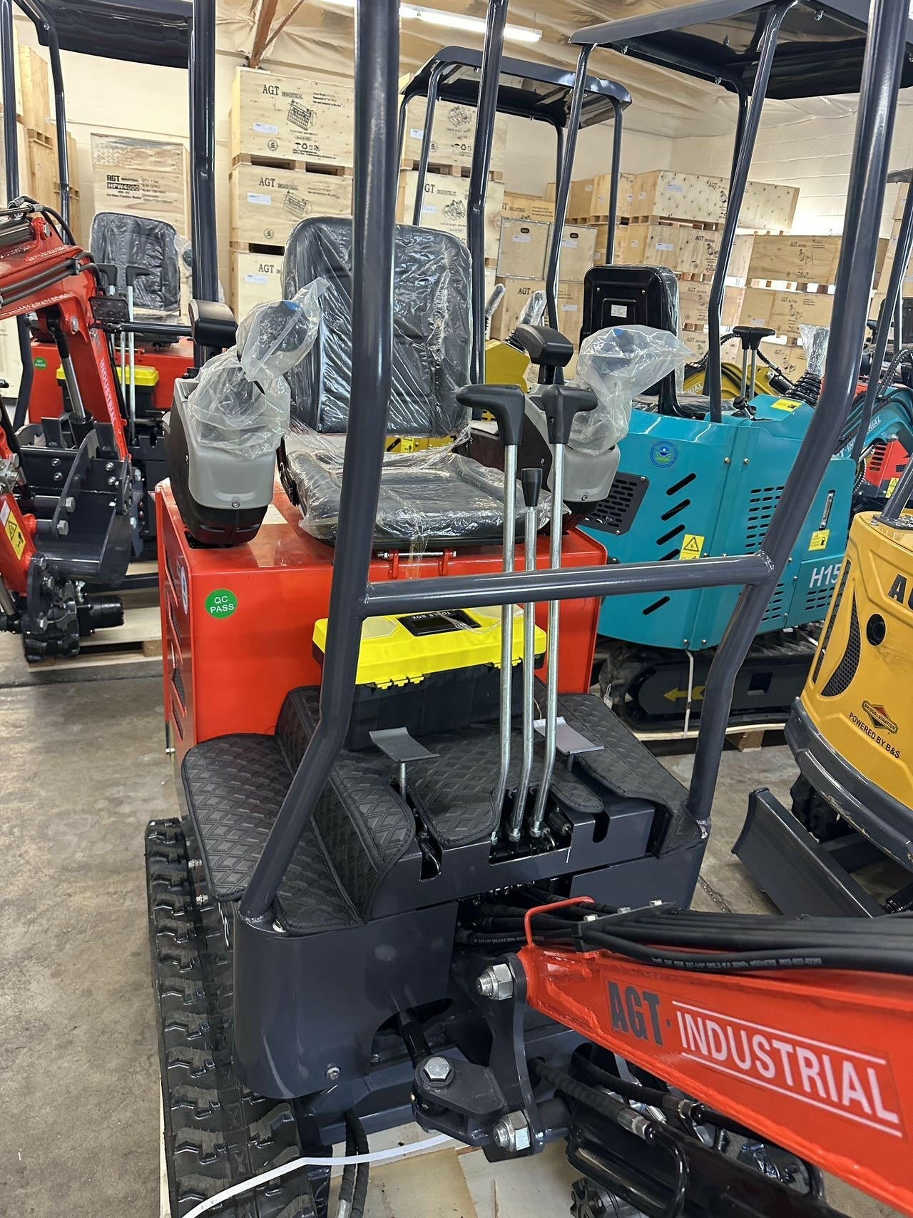 AGT-DM12X-C 1-Ton 13.5 HP Gasoline Mini Excavator with Hydraulic Thumb, and Pilot System, B&S Engine