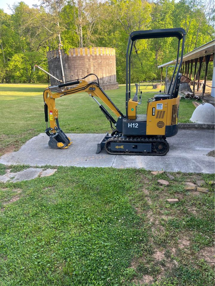 AGT-H12 1-Ton 13.5 HP Mini Excavator with B&S Engine