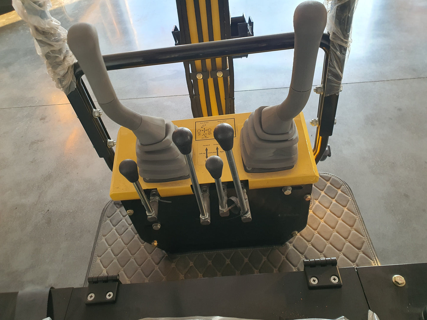 AGT-H12 1-Ton 13.5 HP Mini Excavator with B&S Engine
