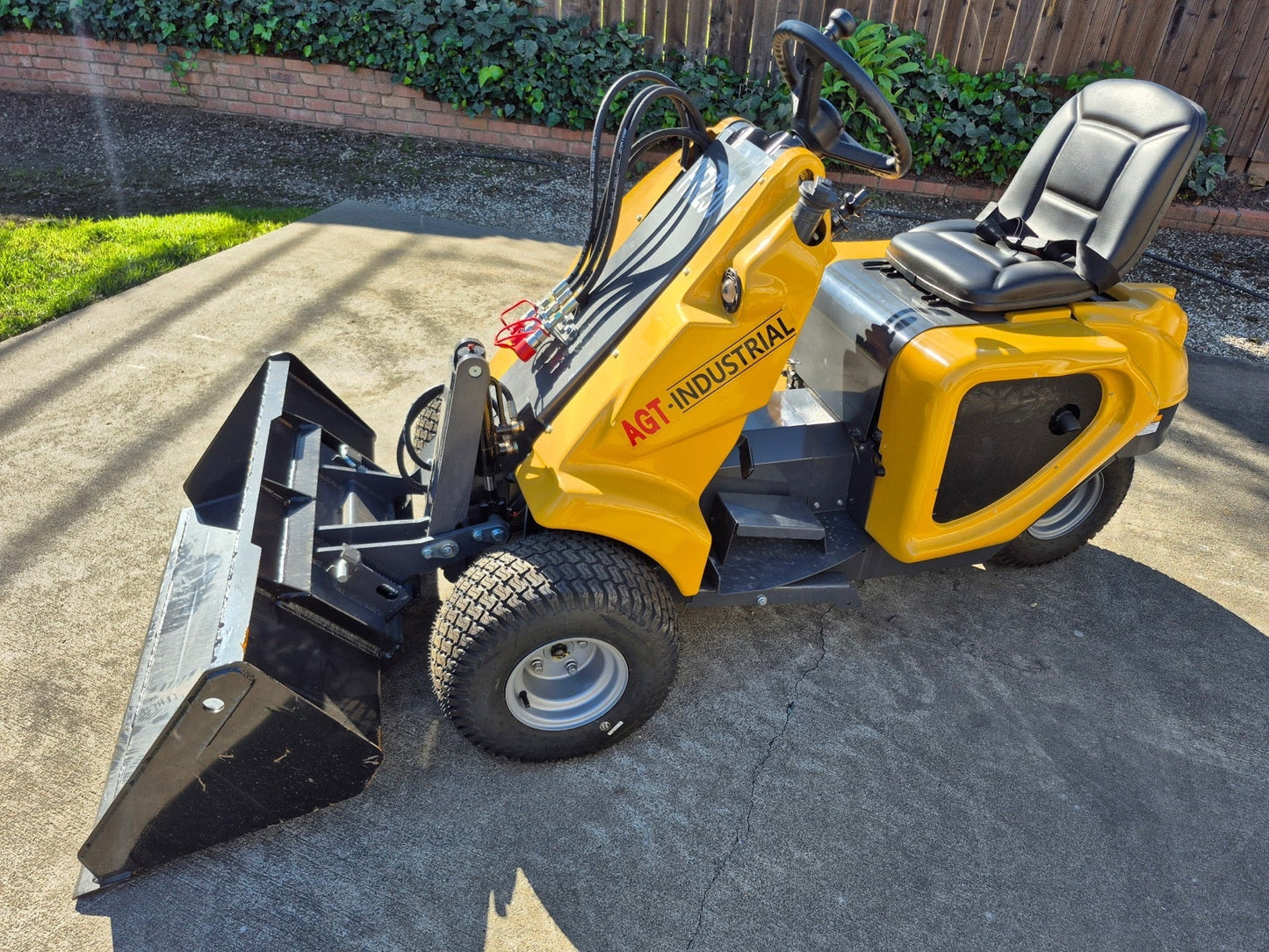 AGT-HR230 0.7-Ton 23HP Mini Track Loader With RATO Engine