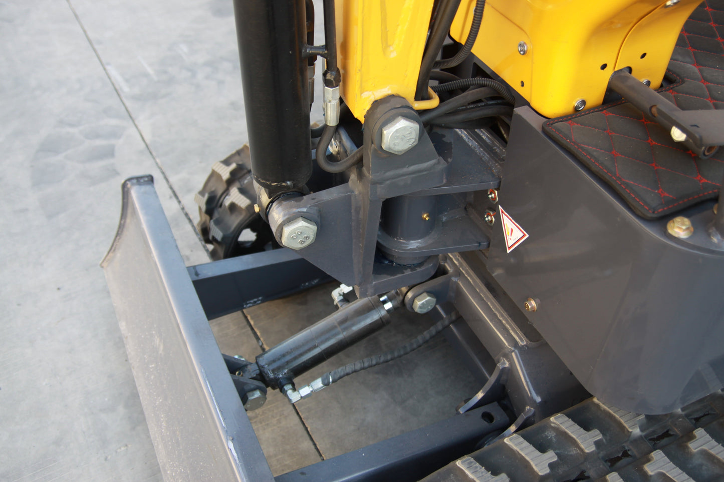 AGT-DM12-C 1-Ton 13.5 HP Gasoline Mini Excavator with B&S Engine