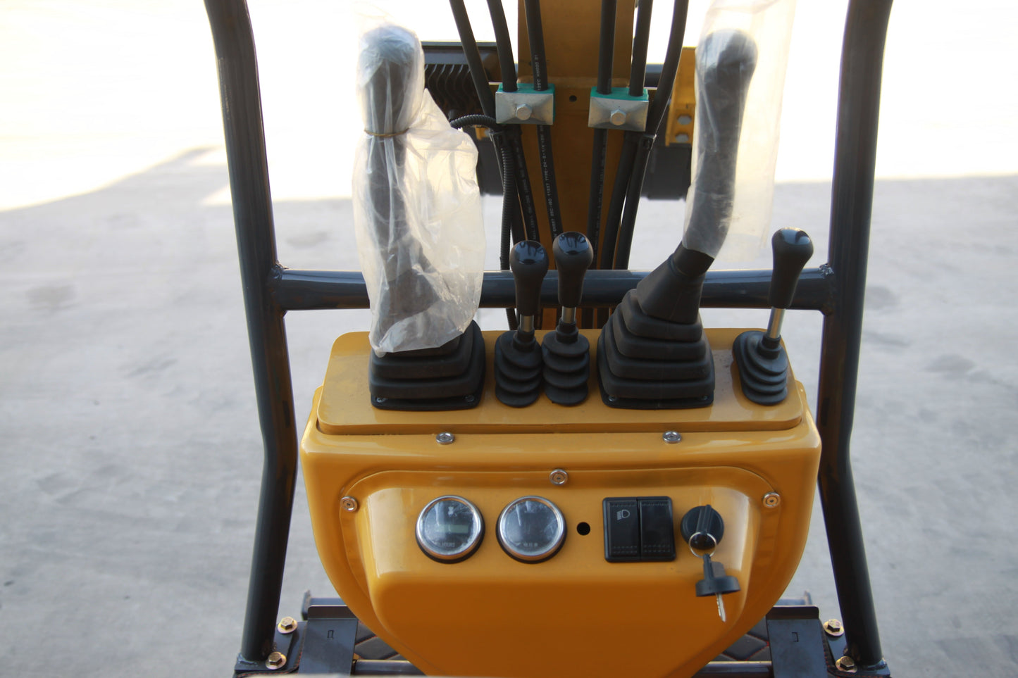 AGT-DM12-C 1-Ton 13.5 HP Gasoline Mini Excavator with B&S Engine