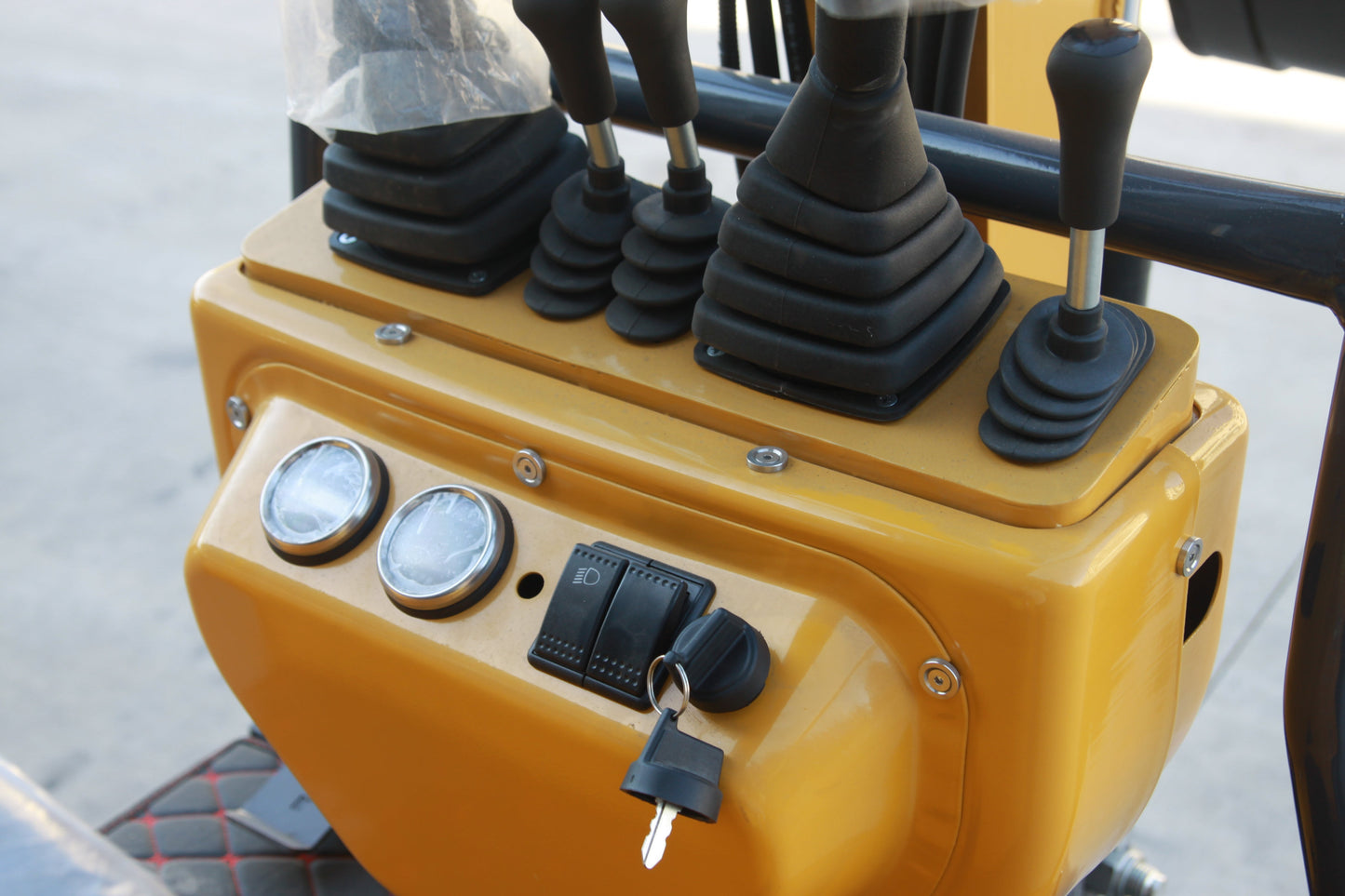 AGT-DM12-C 1-Ton 13.5 HP Gasoline Mini Excavator with B&S Engine