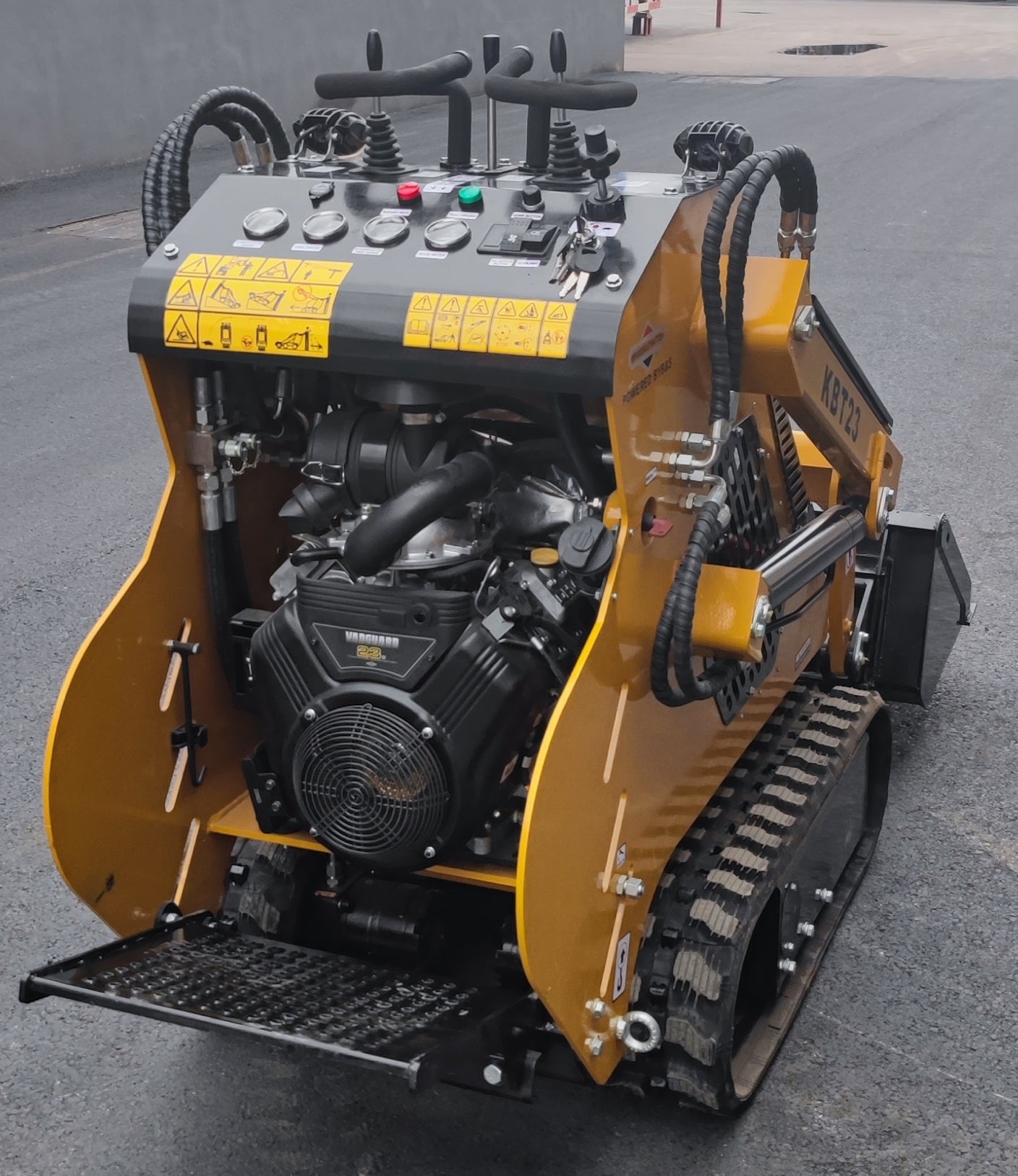 AGT-CFG-KBT23 905 kg 23 HP Stand-On Mini Skid Steer with B&S Engine