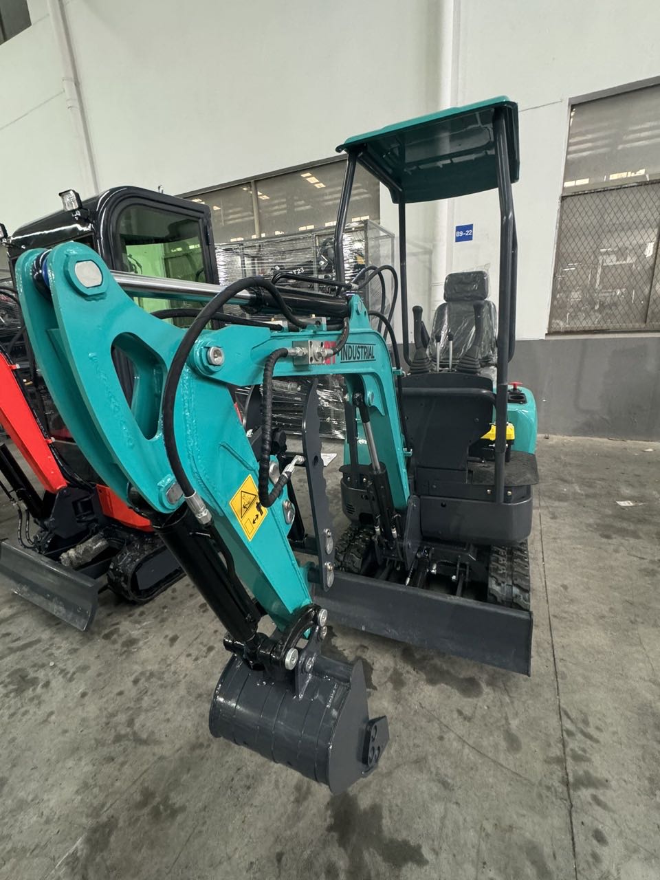 AGT-KH16R 1-Ton Gasoline Mini Excavator With RATO Engine, Hydraulic Thumb
