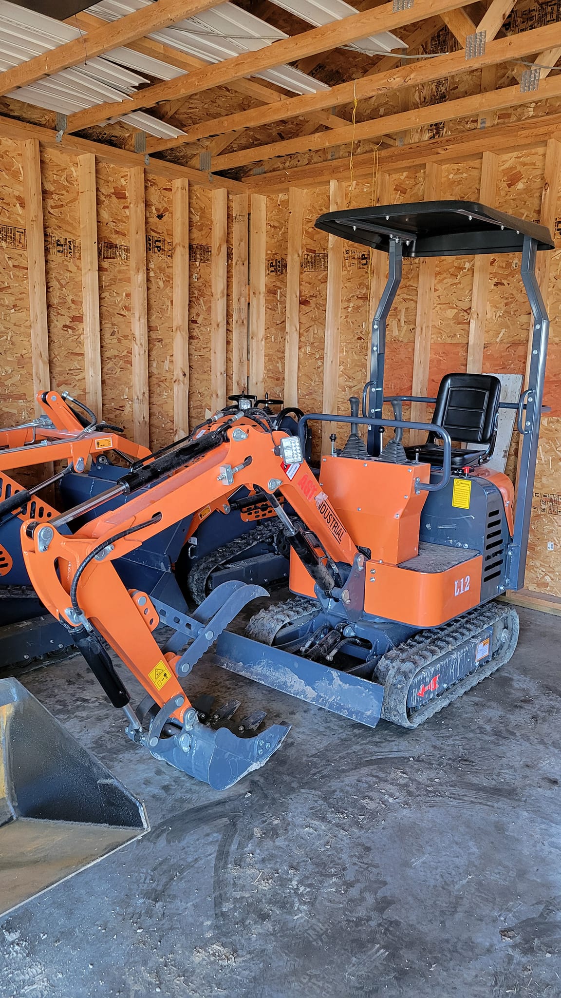 AGT-L12 1-Ton 7.6 HP Gasoline Mini Excavator With KOOP Engine