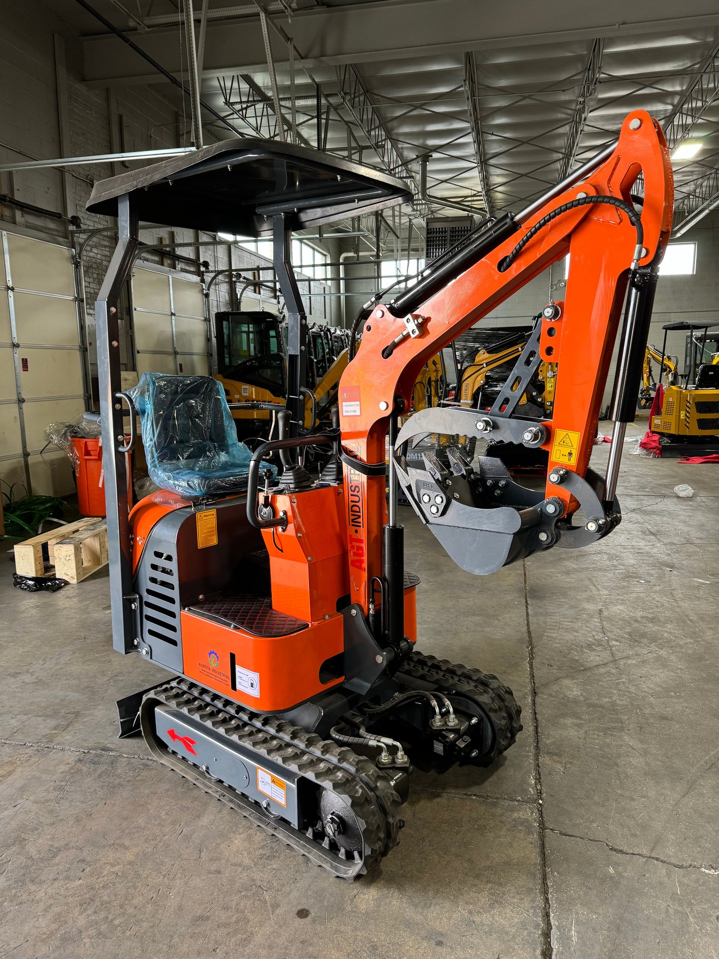 AGT-LH12R 1-Ton 13.5 HP Gasoline Mini Excavator with RATO Engine