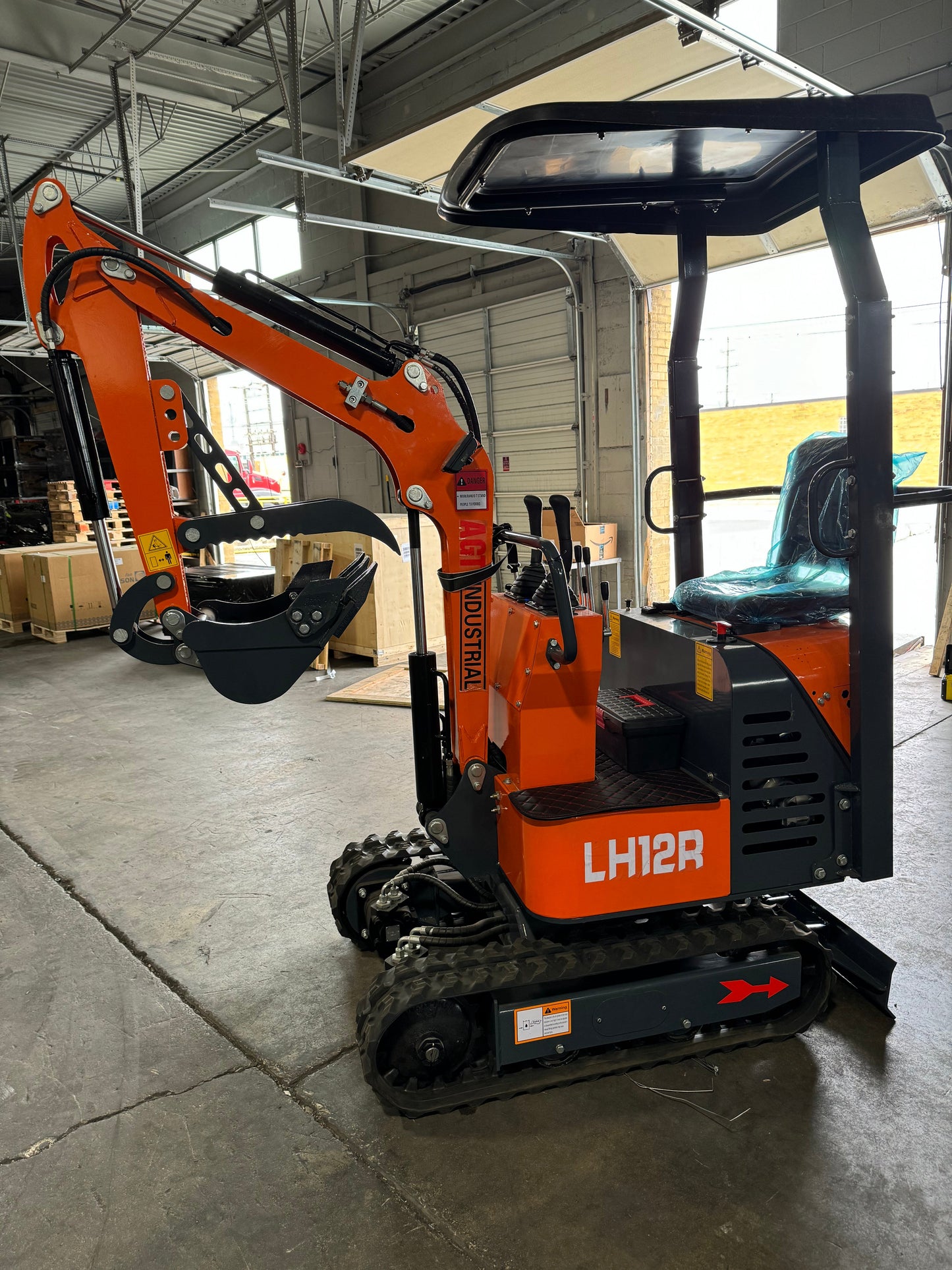 AGT-LH12R 1-Ton 13.5 HP Gasoline Mini Excavator with RATO Engine