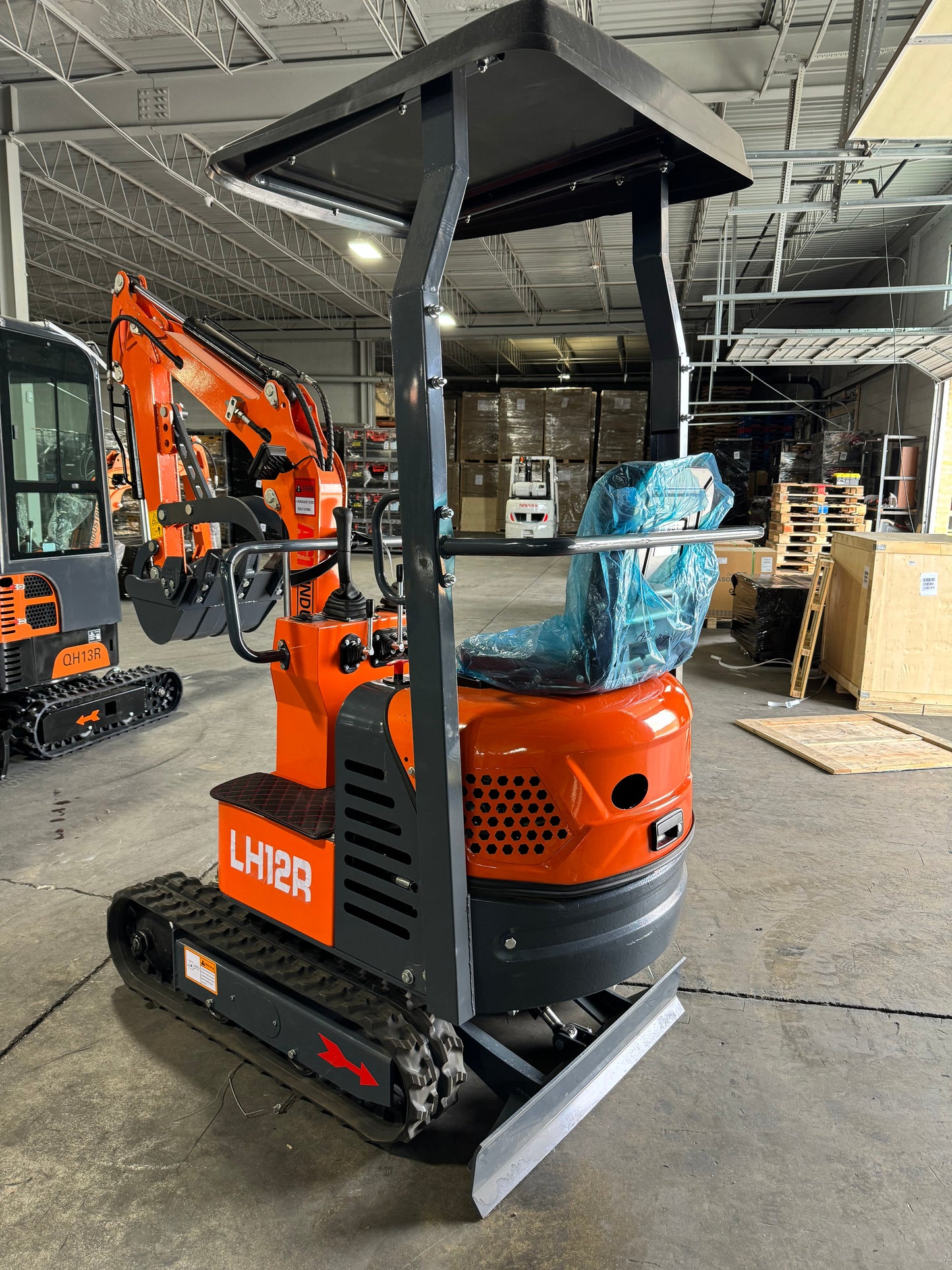 AGT-LH12R 1-Ton 13.5 HP Gasoline Mini Excavator with RATO Engine
