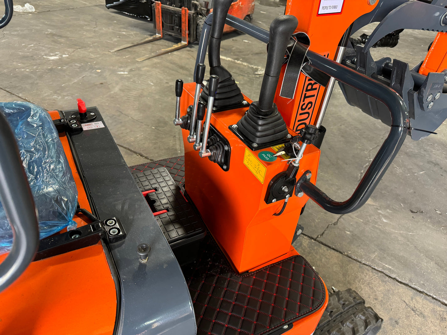 AGT-LH12R 1-Ton 13.5 HP Gasoline Mini Excavator with RATO Engine