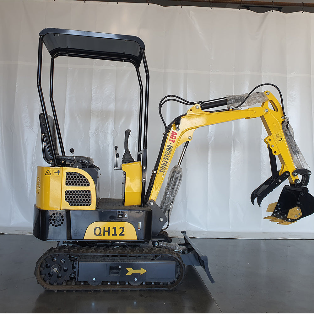 AGT-QH12 1-Ton 13.5 HP Gasoline Mini Excavator with Thumb Clip and B&S Engine