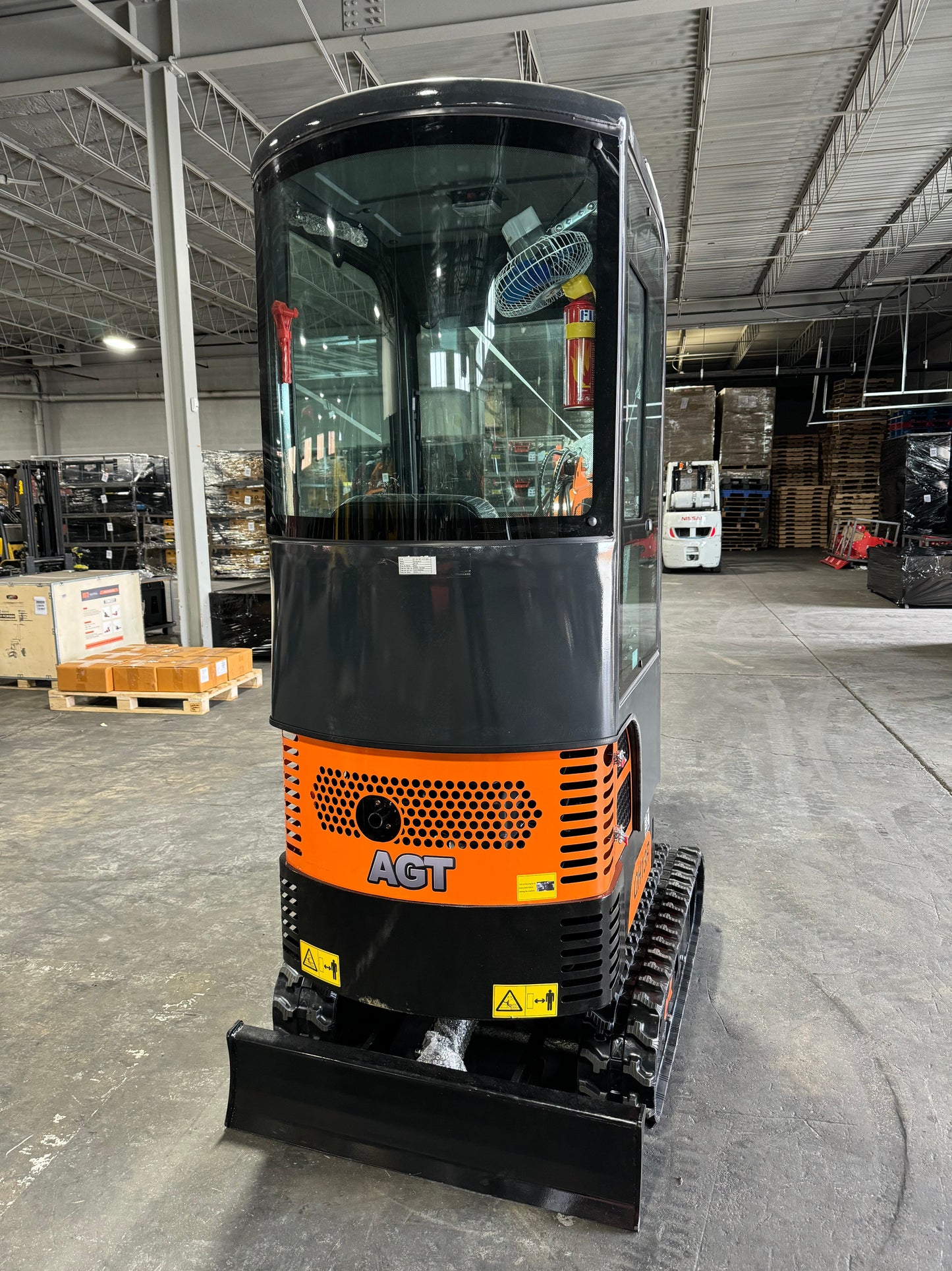 AGT-QH13R 1-Ton 13.5 HP Gasoline Mini Excavator With Enclosed Cab