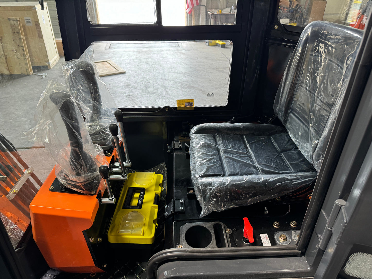 AGT-QH13R 1-Ton 13.5 HP Gasoline Mini Excavator With Enclosed Cab