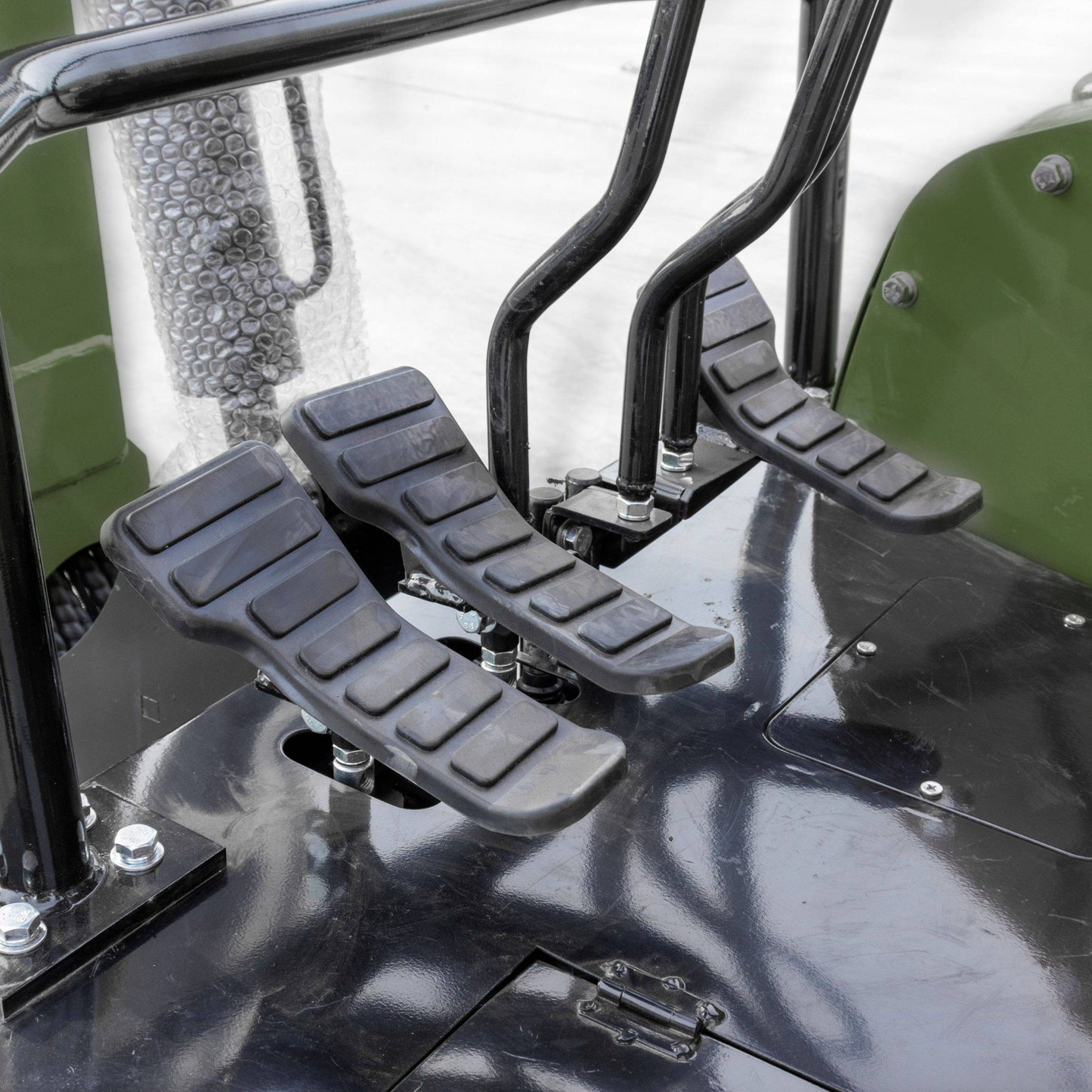 2025 4000 lb Typhon Terror XVIII Mini Excavator Rubber Track with Kubota Diesel Engine