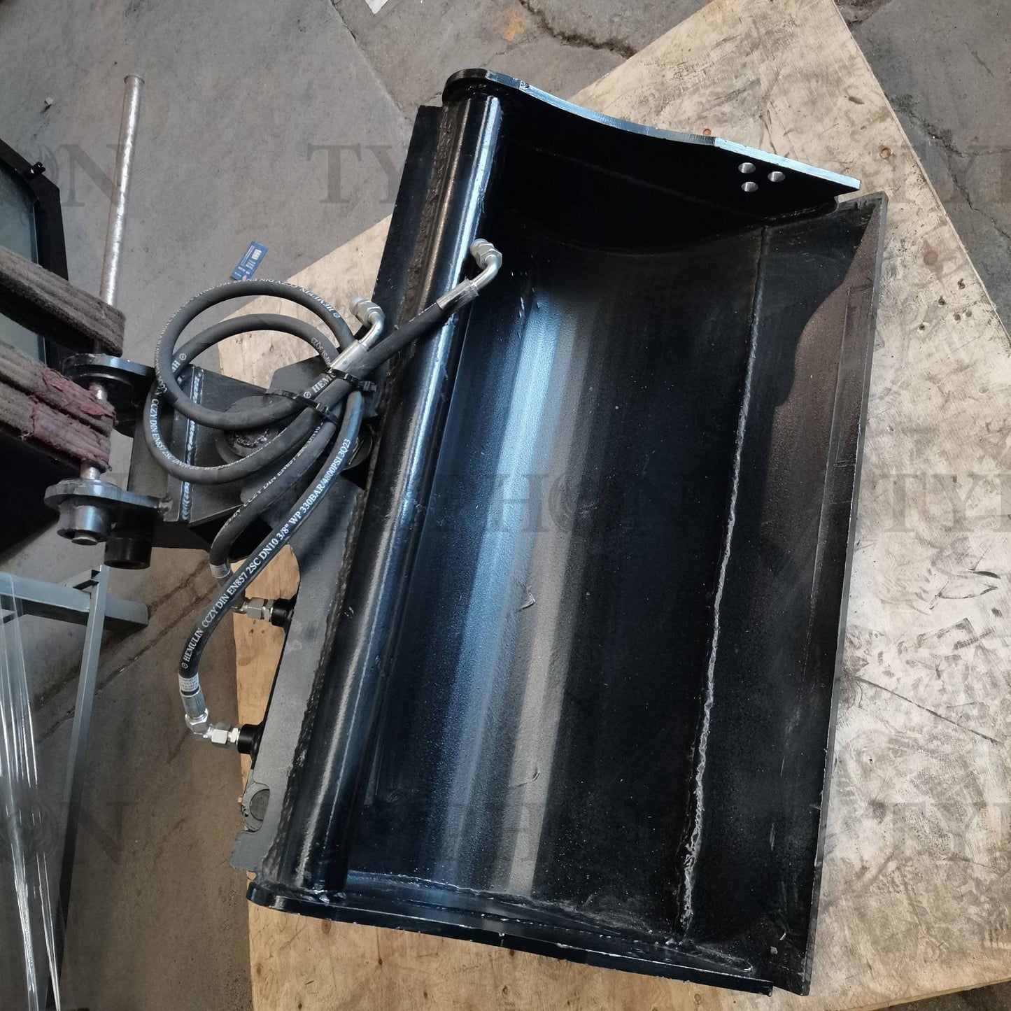 2.5 Ton Excavator Attachment Hydraulic Tilt Bucket 800mm Tilting Bucket 31 inch
