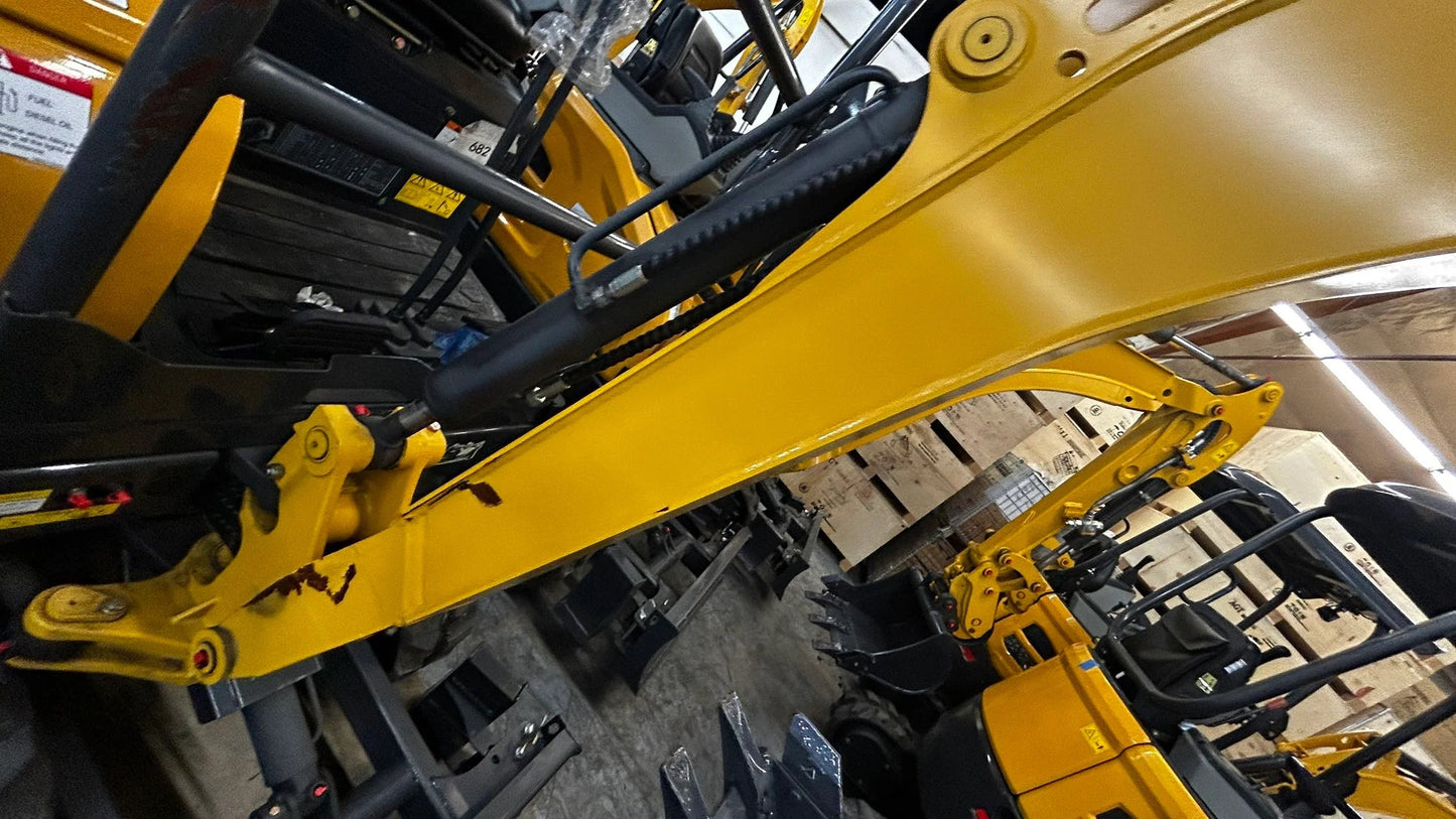 AGT-SE17SR 1.8-Ton 13.5 HP Mini Excavator with Kubota Diesel Engine | AGT Shantui