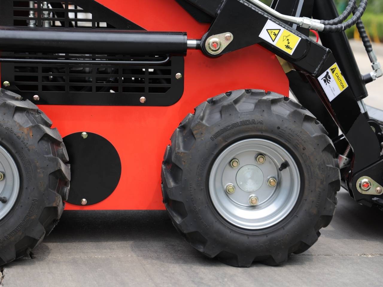 Brand New TYPHON STOMP 1800lbs Mini Skid Steer Loader 23HP Wheel Gas EPA B&S Engine USA