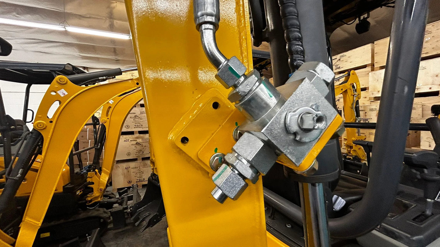 AGT-SE17SR 1.8-Ton 13.5 HP Mini Excavator with Kubota Diesel Engine | AGT Shantui