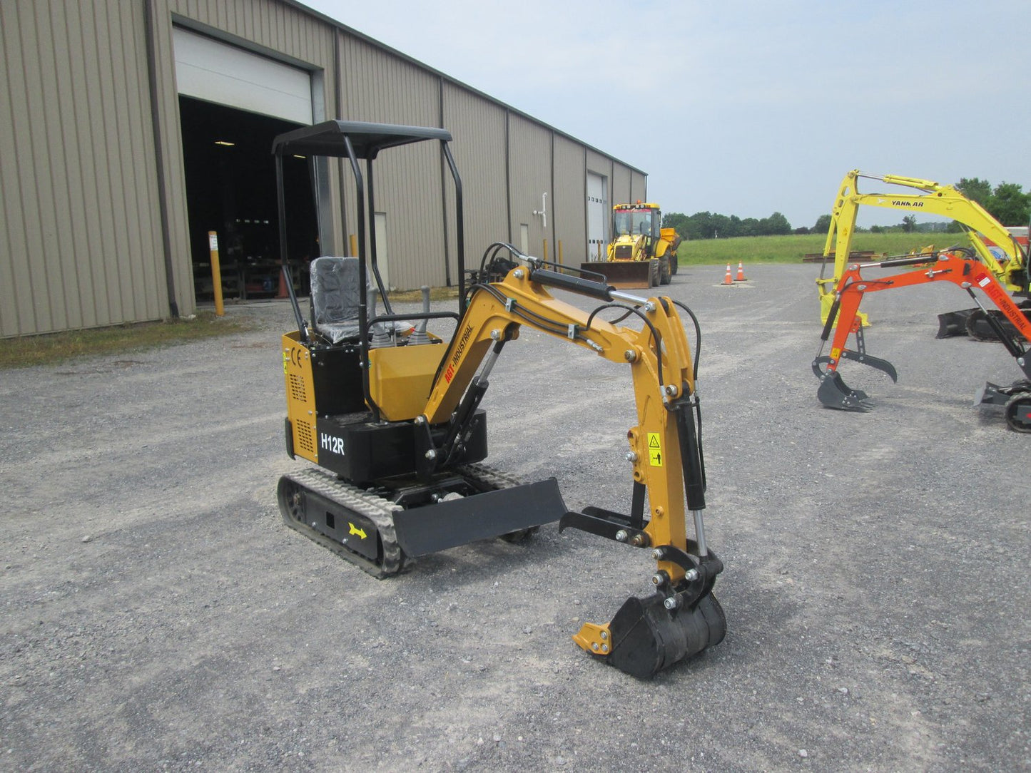 AGT-H12R 1-Ton 13.5 HP Gasoline Mini Excavator with RATO Engine