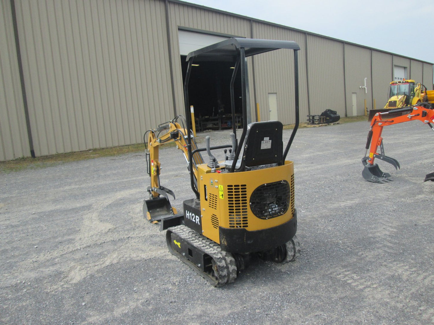 AGT-H12R 1-Ton 13.5 HP Gasoline Mini Excavator with RATO Engine