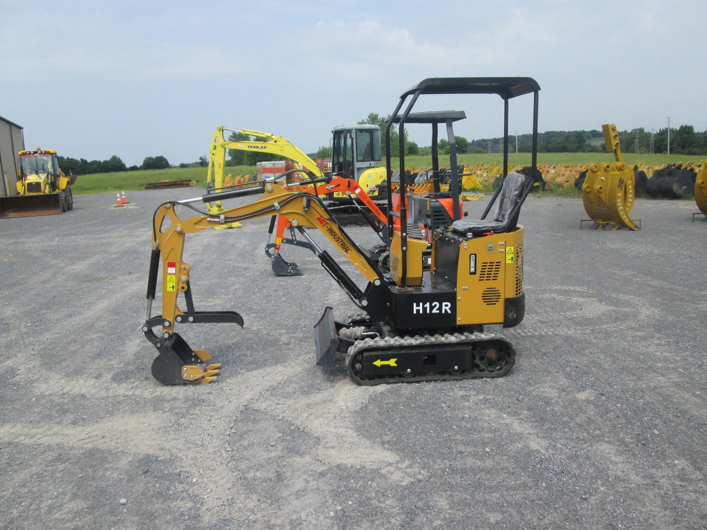 AGT-H12R 1-Ton 13.5 HP Gasoline Mini Excavator with RATO Engine