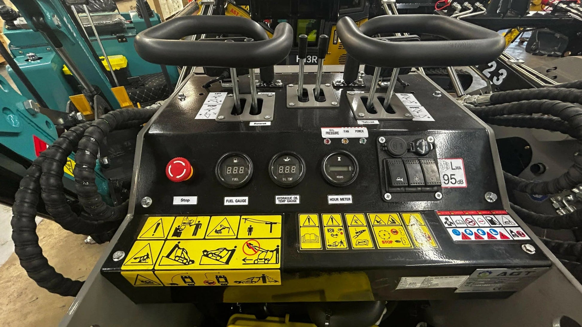 AGT-CFG-CBT23 950KG 23 HP Stand-On Mini SKid Steer With B&S Engine