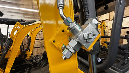 AGT-SE17SR 1.8-Ton 13.5 HP Mini Excavator with Kubota Diesel Engine | AGT Shantui